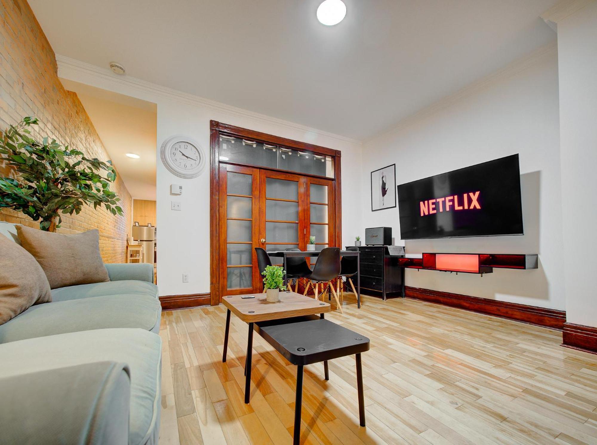 Great 3b Unit On Saint-urbain * Montreal