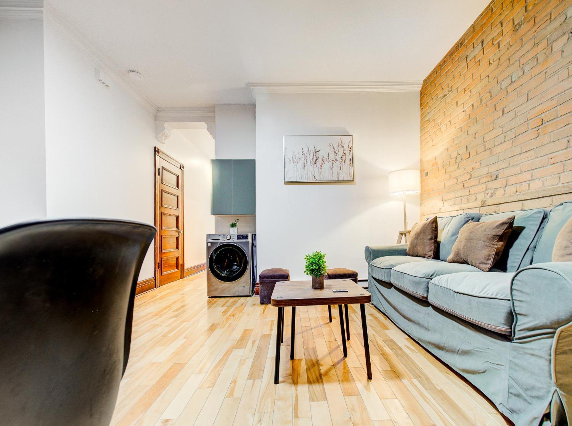 Great 3b Unit On Saint-urbain Apartment *