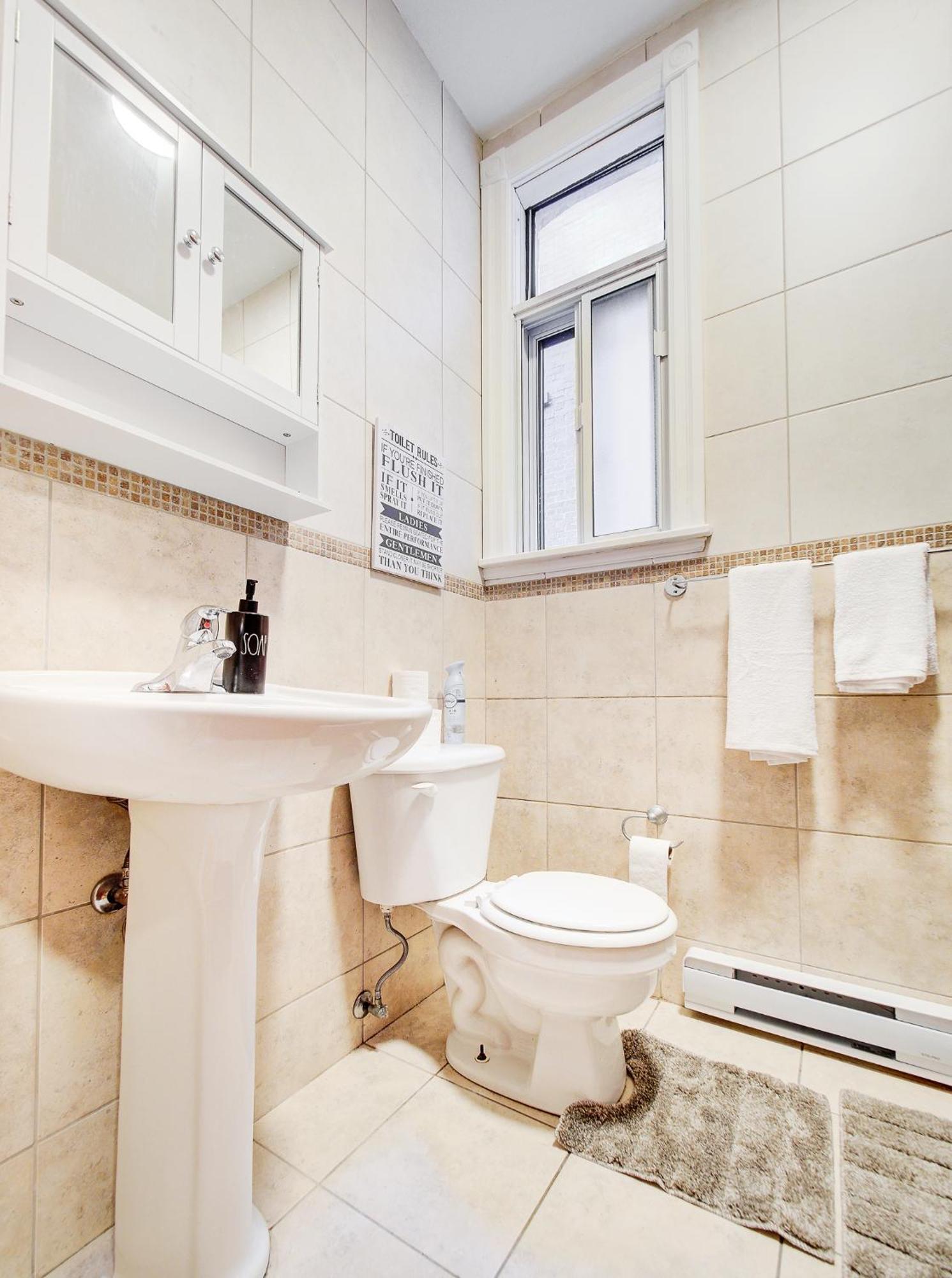 Great 3b Unit On Saint-urbain Montréal